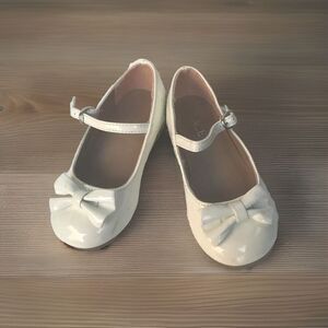 Toddler Girls Children's Place White Dress Shoes with Bow Patent Size 8 Toddler